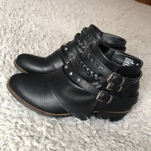 Little black booties by Sugar. Like new, worn twice.